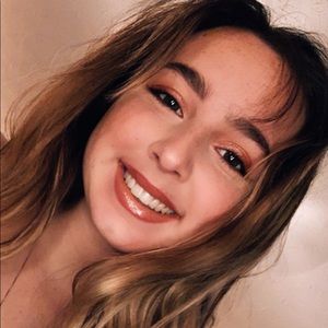 Meet your Posher, Chloe